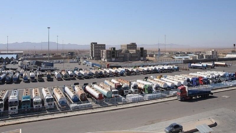 فراز و فرودهای آمار تردد روزانه ناوگان تجاری در پایانه مرزی دوغارون!